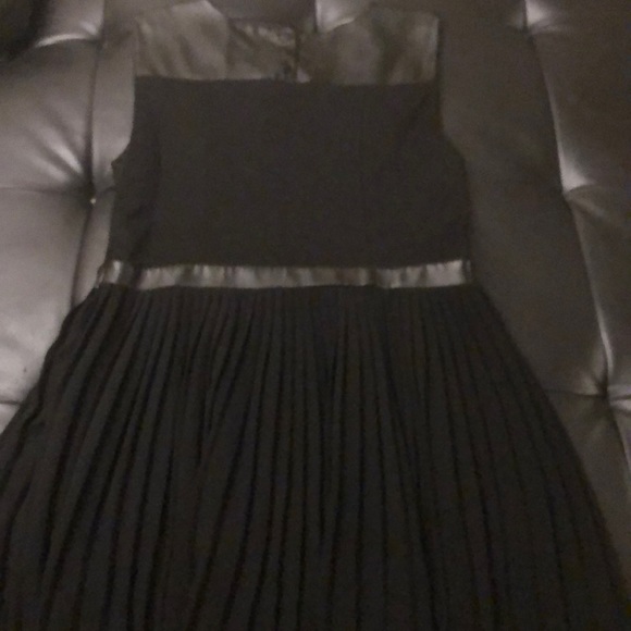 Anne Klein dress with chiffon pleats - Picture 6 of 6